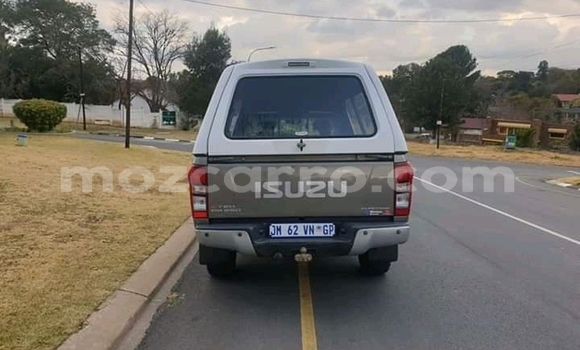 Comprar Usado Isuzu KB Prata Carro em Chibuto em Gaza Comprar Usado Isuzu KB Prata Carro em Chibuto em Gaza