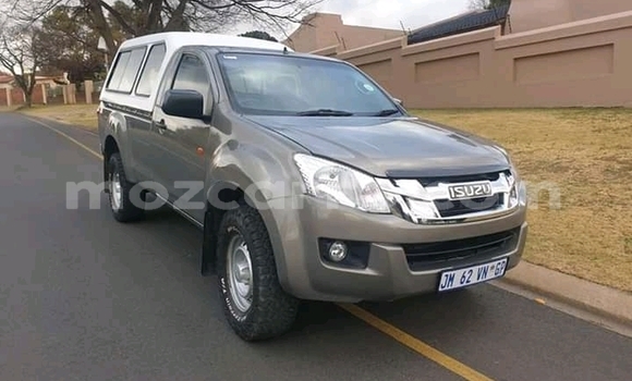 Comprar Usado Isuzu KB Prata Carro em Chibuto em Gaza Comprar Usado Isuzu KB Prata Carro em Chibuto em Gaza