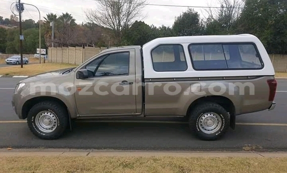 Comprar Usado Isuzu KB Prata Carro em Chibuto em Gaza Comprar Usado Isuzu KB Prata Carro em Chibuto em Gaza