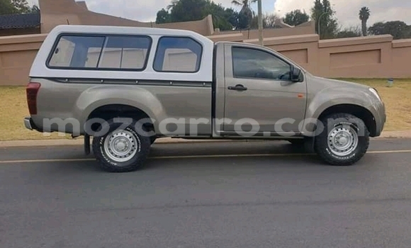 Comprar Usado Isuzu KB Prata Carro em Chibuto em Gaza Comprar Usado Isuzu KB Prata Carro em Chibuto em Gaza