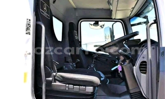 Comprar Usado Mercedes‒Benz Tipper Branco Caminhão em Mutarara em Tete Comprar Usado Mercedes‒Benz Tipper Branco Caminhão em Mutarara em Tete
