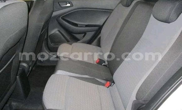 Comprar Usado Hyundai i20 Branco Carro em Chibuto em Gaza Comprar Usado Hyundai i20 Branco Carro em Chibuto em Gaza