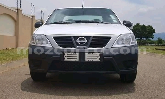 Buy Used Nissan NP 300 White Car in Chiuta in Tete