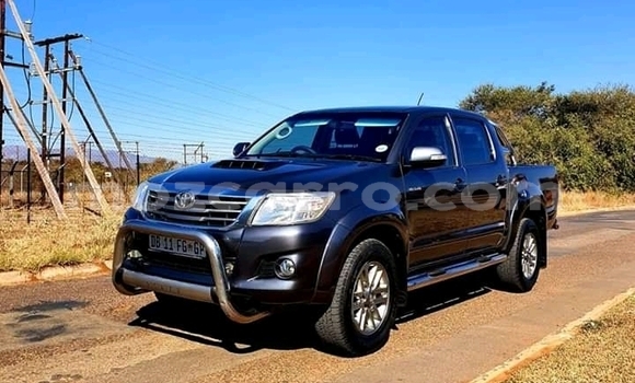 Nunua Ilio tumika Toyota Hilux Fedha Gari ndani ya Chemba nchini Sofala