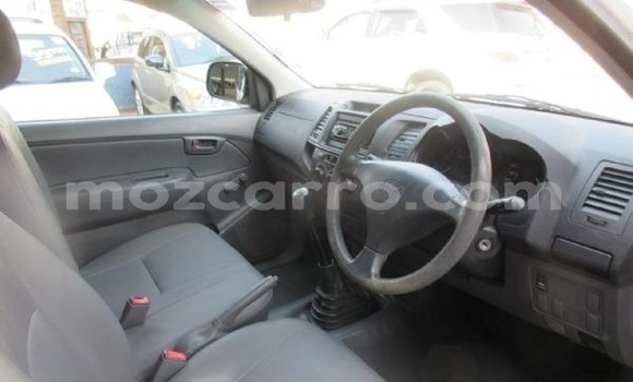 Comprar Usado Toyota Hilux Branco Carro em Maputo em Maputo