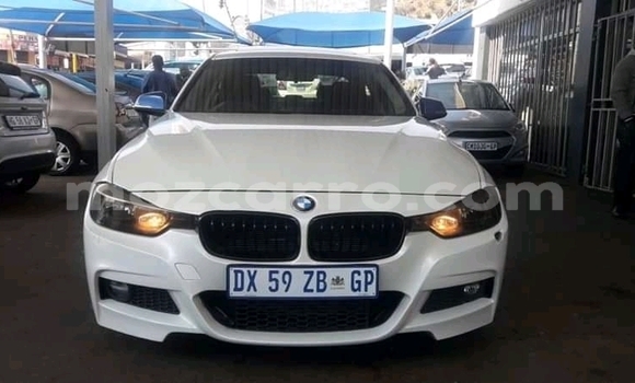 Comprar Usado BMW 321 Branco Carro em Mutarara em Tete