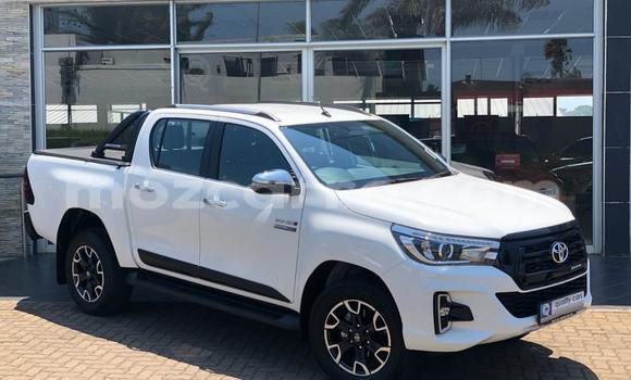 Buy Used Toyota Hilux Silver Car in Maputo in Maputo