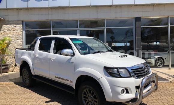 Buy Used Toyota Hilux White Car in Maputo in Maputo