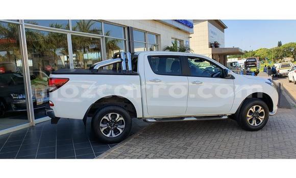 Comprar Usado Mazda BT-50 Branco Carro em Gilé em Zambezia Comprar Usado Mazda BT-50 Branco Carro em Gilé em Zambezia