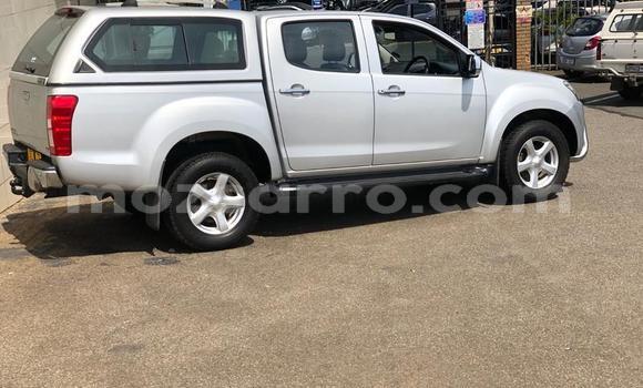 Comprar Usado Isuzu KB Prata Carro em Gilé em Zambezia Comprar Usado Isuzu KB Prata Carro em Gilé em Zambezia