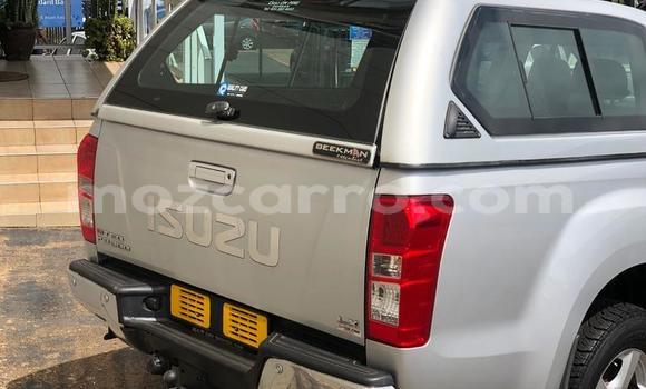 Comprar Usado Isuzu KB Prata Carro em Gilé em Zambezia Comprar Usado Isuzu KB Prata Carro em Gilé em Zambezia