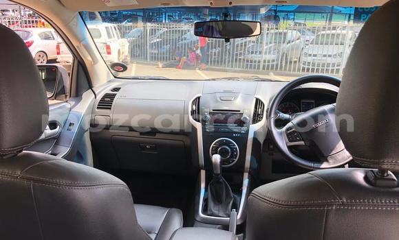 Comprar Usado Isuzu KB Prata Carro em Gilé em Zambezia Comprar Usado Isuzu KB Prata Carro em Gilé em Zambezia