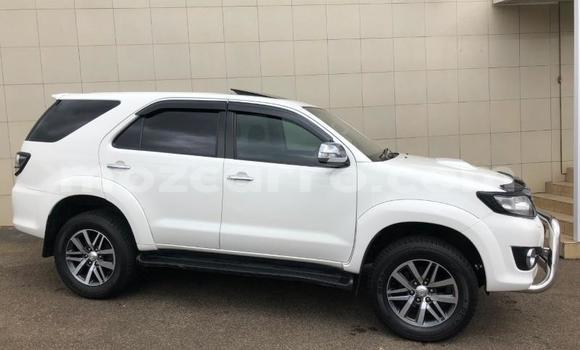 Comprar Usado Toyota Fortuner Branco Carro em Gilé em Zambezia Comprar Usado Toyota Fortuner Branco Carro em Gilé em Zambezia