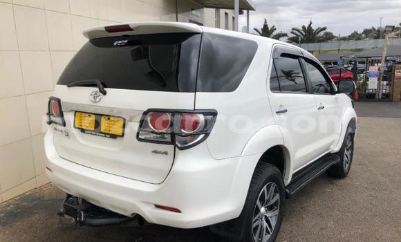 Comprar Usado Toyota Fortuner Branco Carro em Gilé em Zambezia Comprar Usado Toyota Fortuner Branco Carro em Gilé em Zambezia