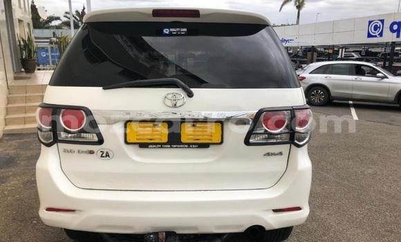 Comprar Usado Toyota Fortuner Branco Carro em Gilé em Zambezia Comprar Usado Toyota Fortuner Branco Carro em Gilé em Zambezia