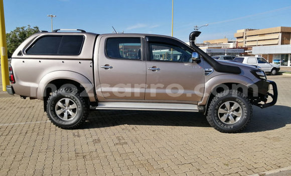 Nunua Ilio tumika Toyota Hilux Brown Gari ndani ya Maputo nchini Maputo Nunua Ilio tumika Toyota Hilux Brown Gari ndani ya Maputo nchini Maputo