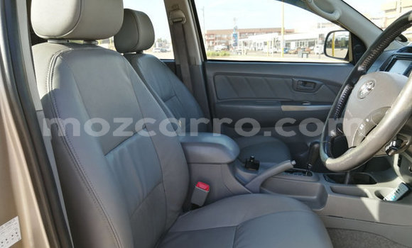 Nunua Ilio tumika Toyota Hilux Brown Gari ndani ya Maputo nchini Maputo Nunua Ilio tumika Toyota Hilux Brown Gari ndani ya Maputo nchini Maputo