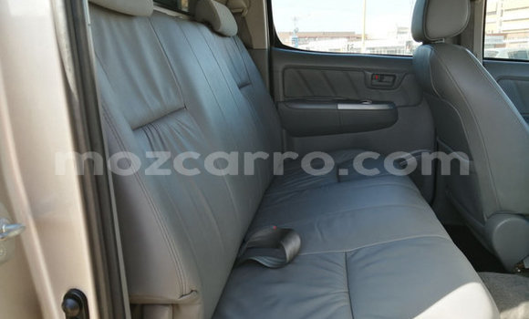 Nunua Ilio tumika Toyota Hilux Brown Gari ndani ya Maputo nchini Maputo Nunua Ilio tumika Toyota Hilux Brown Gari ndani ya Maputo nchini Maputo