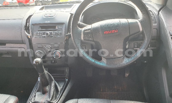 Nunua Ilio tumika Isuzu KB Nyeupe Gari ndani ya Maputo nchini Maputo Nunua Ilio tumika Isuzu KB Nyeupe Gari ndani ya Maputo nchini Maputo