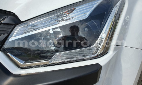 Nunua Ilio tumika Isuzu KB Nyeupe Gari ndani ya Maputo nchini Maputo Nunua Ilio tumika Isuzu KB Nyeupe Gari ndani ya Maputo nchini Maputo