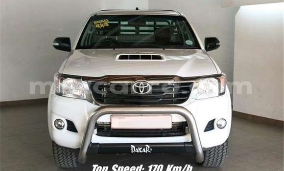 Nunua Ilio tumika Toyota Hilux Nyeupe Gari ndani ya Maputo nchini Maputo Nunua Ilio tumika Toyota Hilux Nyeupe Gari ndani ya Maputo nchini Maputo