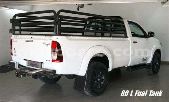 Nunua Ilio tumika Toyota Hilux Nyeupe Gari ndani ya Maputo nchini Maputo Nunua Ilio tumika Toyota Hilux Nyeupe Gari ndani ya Maputo nchini Maputo