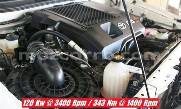 Nunua Ilio tumika Toyota Hilux Nyeupe Gari ndani ya Maputo nchini Maputo Nunua Ilio tumika Toyota Hilux Nyeupe Gari ndani ya Maputo nchini Maputo