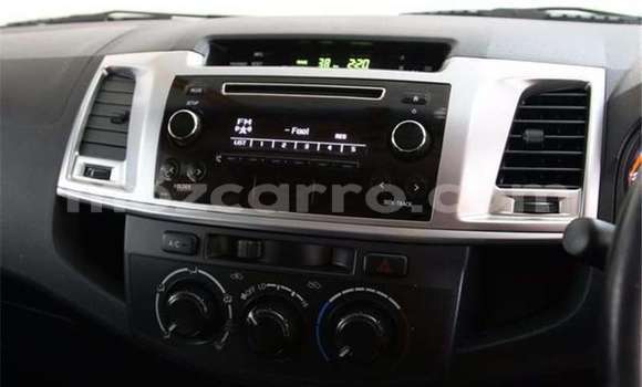 Nunua Ilio tumika Toyota Hilux Nyeupe Gari ndani ya Maputo nchini Maputo Nunua Ilio tumika Toyota Hilux Nyeupe Gari ndani ya Maputo nchini Maputo