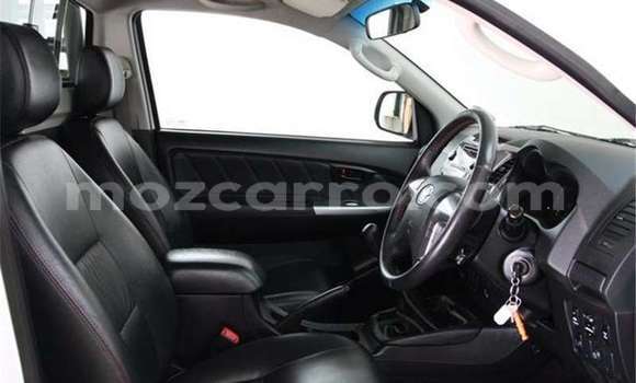 Nunua Ilio tumika Toyota Hilux Nyeupe Gari ndani ya Maputo nchini Maputo Nunua Ilio tumika Toyota Hilux Nyeupe Gari ndani ya Maputo nchini Maputo