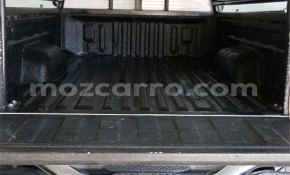 Nunua Ilio tumika Toyota Hilux Nyeupe Gari ndani ya Maputo nchini Maputo Nunua Ilio tumika Toyota Hilux Nyeupe Gari ndani ya Maputo nchini Maputo