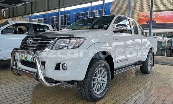 Nunua Ilio tumika Toyota Hilux Nyeupe Gari ndani ya Maputo nchini Maputo