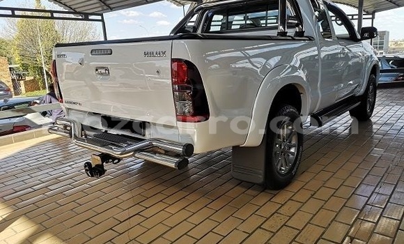 Comprar Usado Toyota Hilux Branco Carro em Maputo em Maputo Comprar Usado Toyota Hilux Branco Carro em Maputo em Maputo