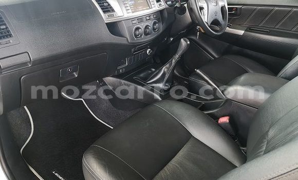 Comprar Usado Toyota Hilux Branco Carro em Maputo em Maputo Comprar Usado Toyota Hilux Branco Carro em Maputo em Maputo
