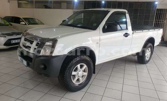 Comprar Usado Isuzu KB Branco Carro em Maputo em Maputo