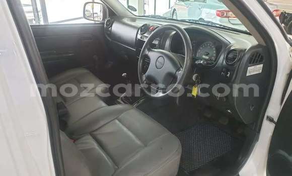 Comprar Usado Isuzu KB Branco Carro em Maputo em Maputo Comprar Usado Isuzu KB Branco Carro em Maputo em Maputo