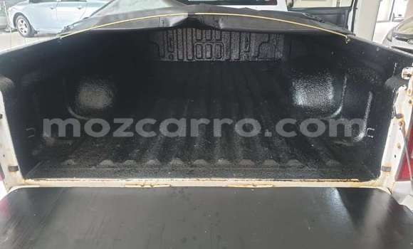 Comprar Usado Isuzu KB Branco Carro em Maputo em Maputo Comprar Usado Isuzu KB Branco Carro em Maputo em Maputo