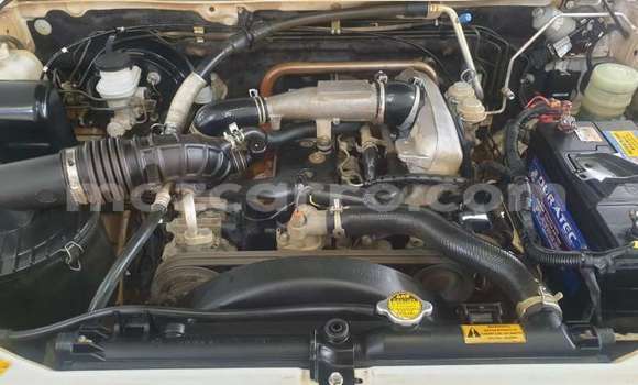 Comprar Usado Isuzu KB Branco Carro em Maputo em Maputo Comprar Usado Isuzu KB Branco Carro em Maputo em Maputo