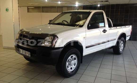 Nunua Ilio tumika Isuzu KB Nyeupe Gari ndani ya Maputo nchini Maputo