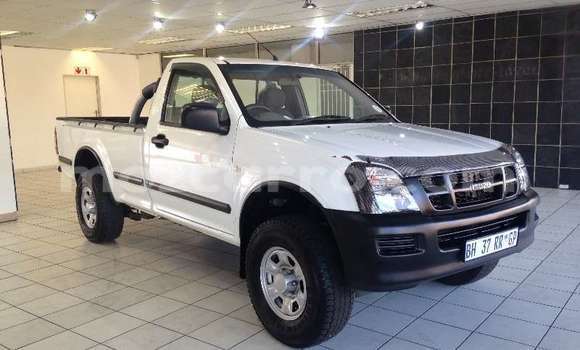 Comprar Usado Isuzu KB Branco Carro em Maputo em Maputo Comprar Usado Isuzu KB Branco Carro em Maputo em Maputo