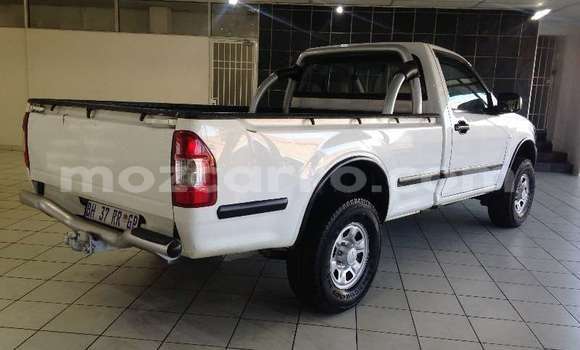 Comprar Usado Isuzu KB Branco Carro em Maputo em Maputo Comprar Usado Isuzu KB Branco Carro em Maputo em Maputo
