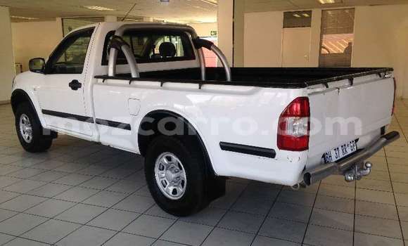 Comprar Usado Isuzu KB Branco Carro em Maputo em Maputo Comprar Usado Isuzu KB Branco Carro em Maputo em Maputo