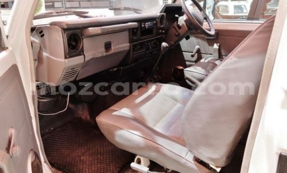 Nunua Ilio tumika Toyota Land Cruiser Nyingine Gari ndani ya Maputo nchini Maputo Nunua Ilio tumika Toyota Land Cruiser Nyingine Gari ndani ya Maputo nchini Maputo