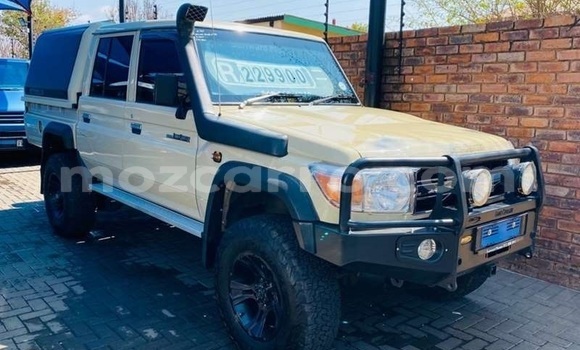 Comprar Usado Toyota Land Cruiser Bege Carro em Maputo em Maputo