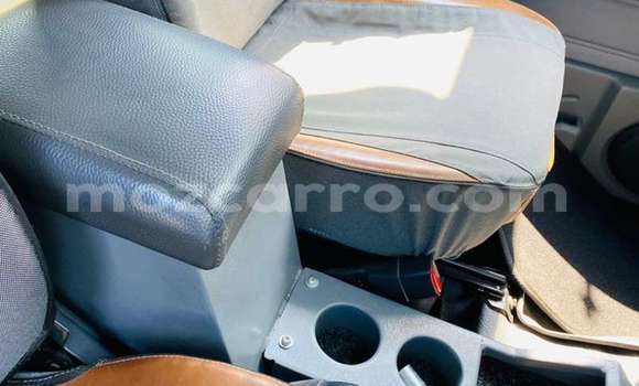 Comprar Usado Toyota Land Cruiser Bege Carro em Maputo em Maputo Comprar Usado Toyota Land Cruiser Bege Carro em Maputo em Maputo