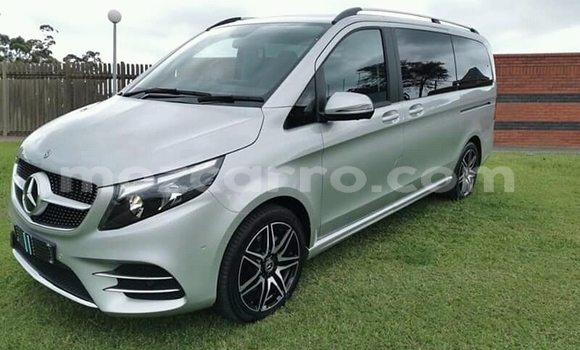 Tenga Tsaru Mercedes‒Benz Viano Sirivha Mota in Maputo in Maputo Tenga Tsaru Mercedes‒Benz Viano Sirivha Mota in Maputo in Maputo