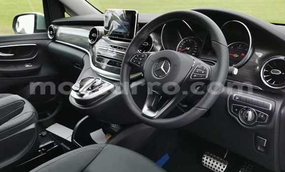 Tenga Tsaru Mercedes‒Benz Viano Sirivha Mota in Maputo in Maputo Tenga Tsaru Mercedes‒Benz Viano Sirivha Mota in Maputo in Maputo