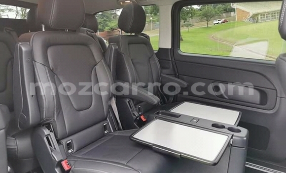 Tenga Tsaru Mercedes‒Benz Viano Sirivha Mota in Maputo in Maputo Tenga Tsaru Mercedes‒Benz Viano Sirivha Mota in Maputo in Maputo