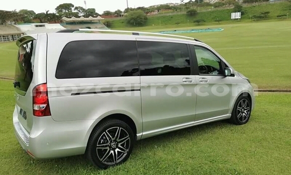 Tenga Tsaru Mercedes‒Benz Viano Sirivha Mota in Maputo in Maputo Tenga Tsaru Mercedes‒Benz Viano Sirivha Mota in Maputo in Maputo