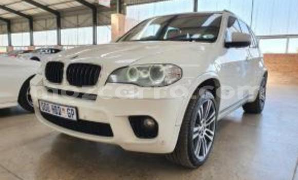 Buy Import BMW X5 White Car in Zumbo in Tete Buy Import BMW X5 White Car in Zumbo in Tete