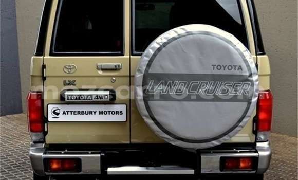 Nunua Ilio tumika Toyota Land Cruiser Beige Gari ndani ya Mocambique nchini Nampula Nunua Ilio tumika Toyota Land Cruiser Beige Gari ndani ya Mocambique nchini Nampula
